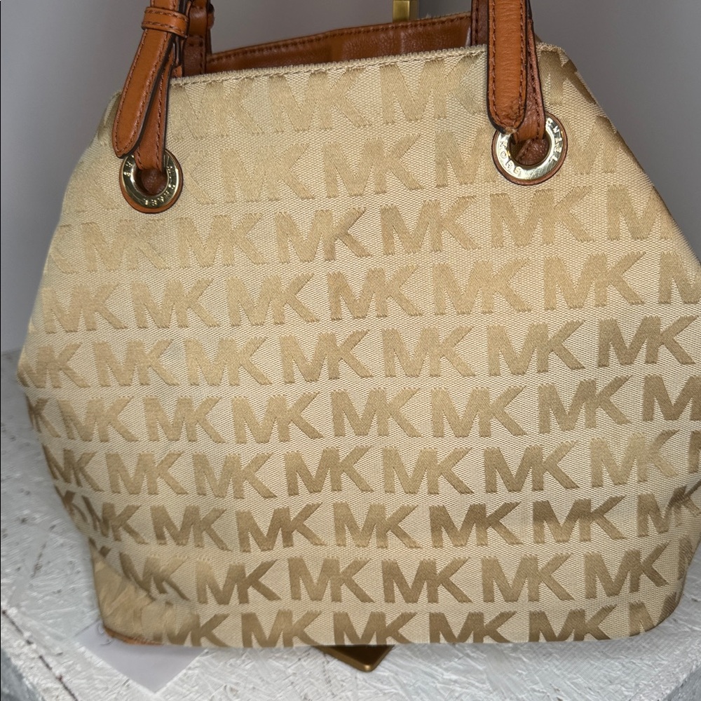 Michael Kors signature logo tan bag with brown leather trim adj shoulder straps - Picture 3 of 14